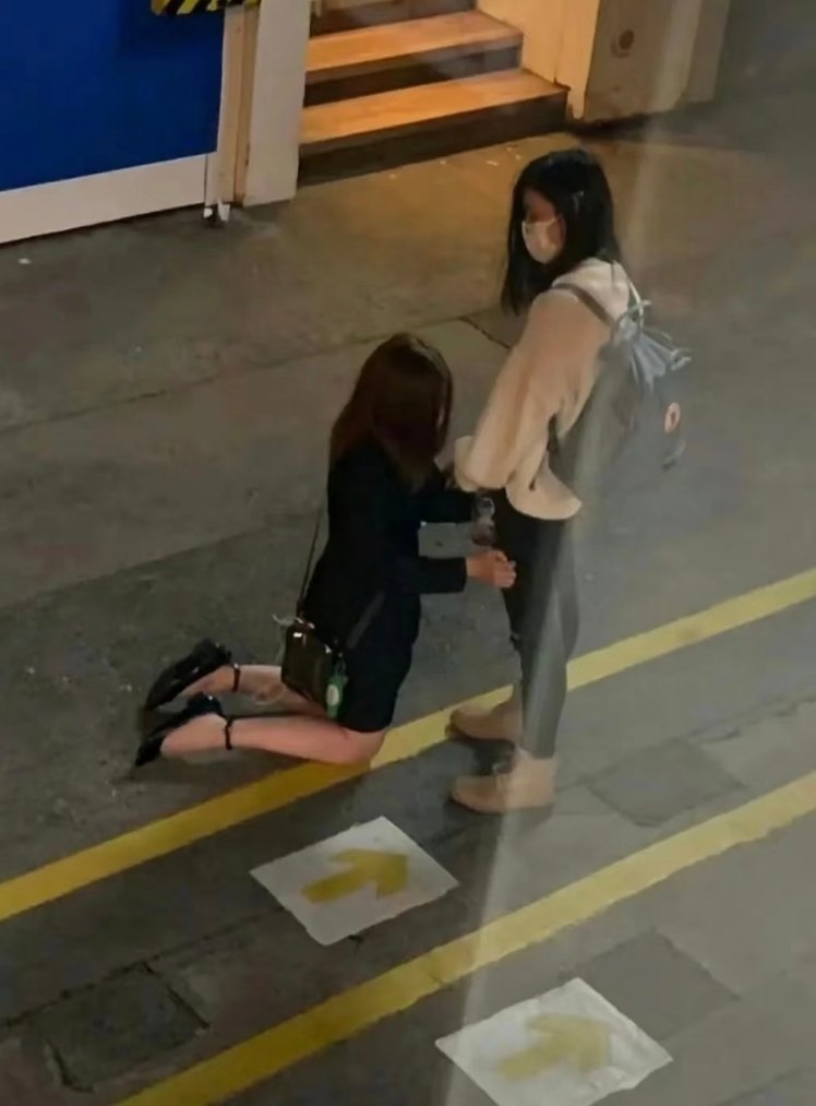 this is literally the same picture twice 😭😭