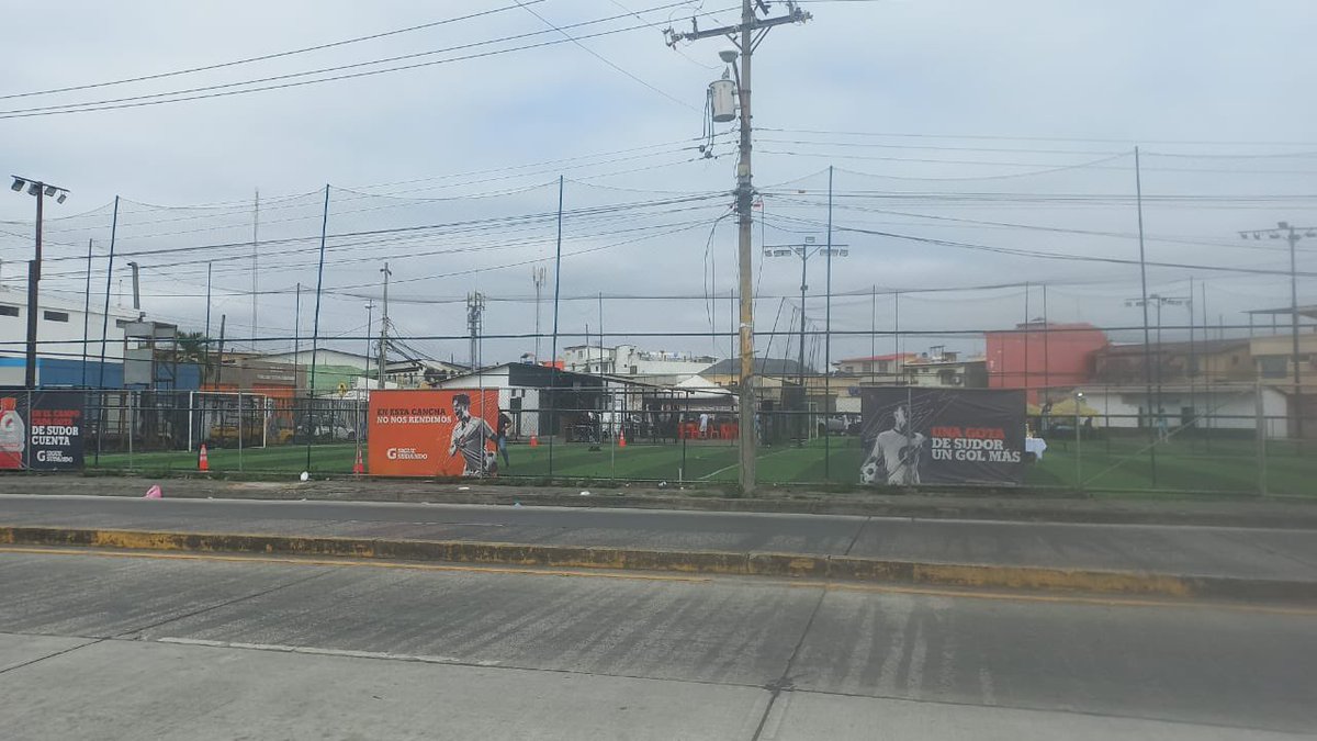 albaycian's tweet image. Querido @aquilesalvarez le suplico ordenar a Justicia y Vigilancia que controle el ruido excesivo en Urdenor 1
Este local funciona de lunes a domingo desde las 7 am hasta las 4am haciendo ruido excesivo descomunal. Tenemos a niños con autismo, aquí nadie puede descansar un minuto