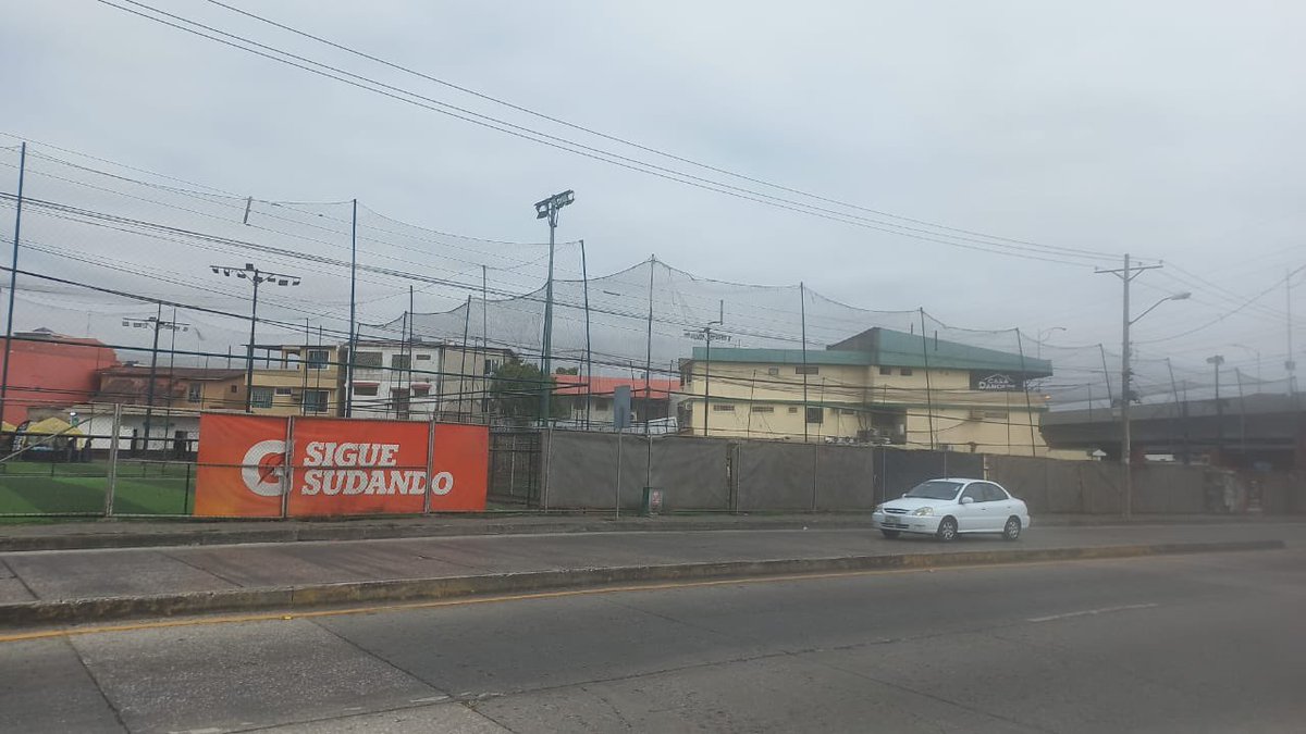 albaycian's tweet image. Querido @aquilesalvarez le suplico ordenar a Justicia y Vigilancia que controle el ruido excesivo en Urdenor 1
Este local funciona de lunes a domingo desde las 7 am hasta las 4am haciendo ruido excesivo descomunal. Tenemos a niños con autismo, aquí nadie puede descansar un minuto