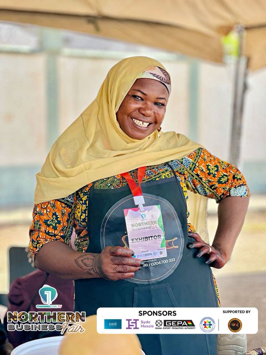 Channel1TVGHA's tweet photo. 🌚 Do you wanna guess what’s in her gourd? Our rich local beverages are stealing the show at the Northern Business Fair inside the Tamale Sports Stadium! 🥤🇬🇭

#NorthernBusinessFair #MadeInGhana #Tamale #ChannelOneNews https://t.co/qJOWnPqnLx