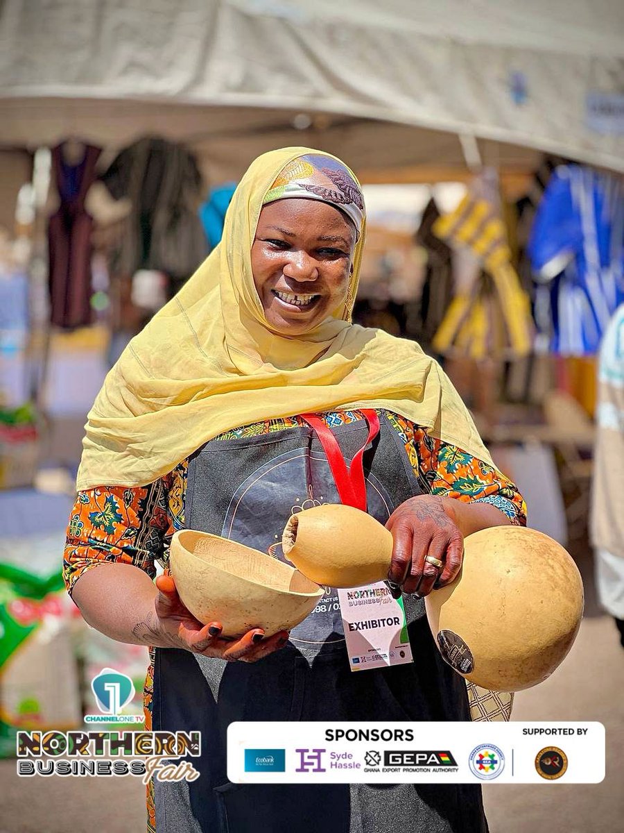 Channel1TVGHA's tweet photo. 🌚 Do you wanna guess what’s in her gourd? Our rich local beverages are stealing the show at the Northern Business Fair inside the Tamale Sports Stadium! 🥤🇬🇭

#NorthernBusinessFair #MadeInGhana #Tamale #ChannelOneNews https://t.co/qJOWnPqnLx