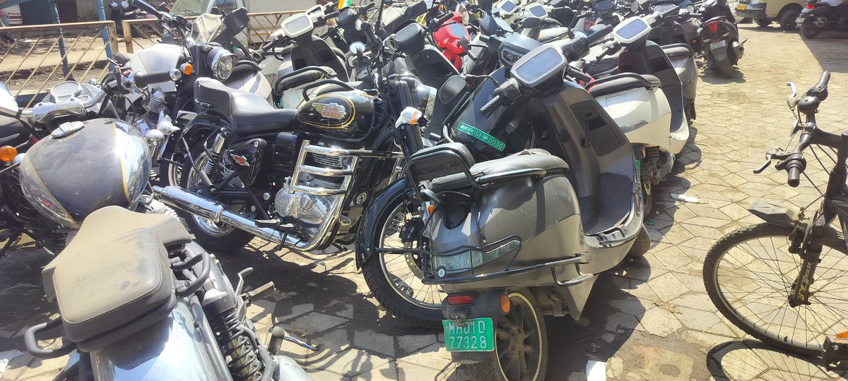 Akash16172361's tweet image. My scooter has been stuck at the Vithalwadi-Kalyan centre for 7 days — no update or appointment yet.
Sharing this so others are aware and @OlaElectric takes notice.
#EVProblems #CustomerExperience #EVIndia