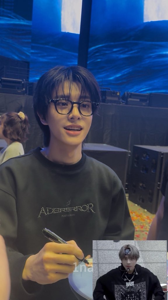 สเปค :

○ โตกว่า
○ เด็กกว่า
○ เท่ากัน
◉ หนุ่มบ้อกแบ้ก ตี๋อินเตอร์ ไทป์ลูกหมา ใส่แว่น เกิด 2002 รักหมา เรียนเก่ง ใจดี ยิ้มหวาน