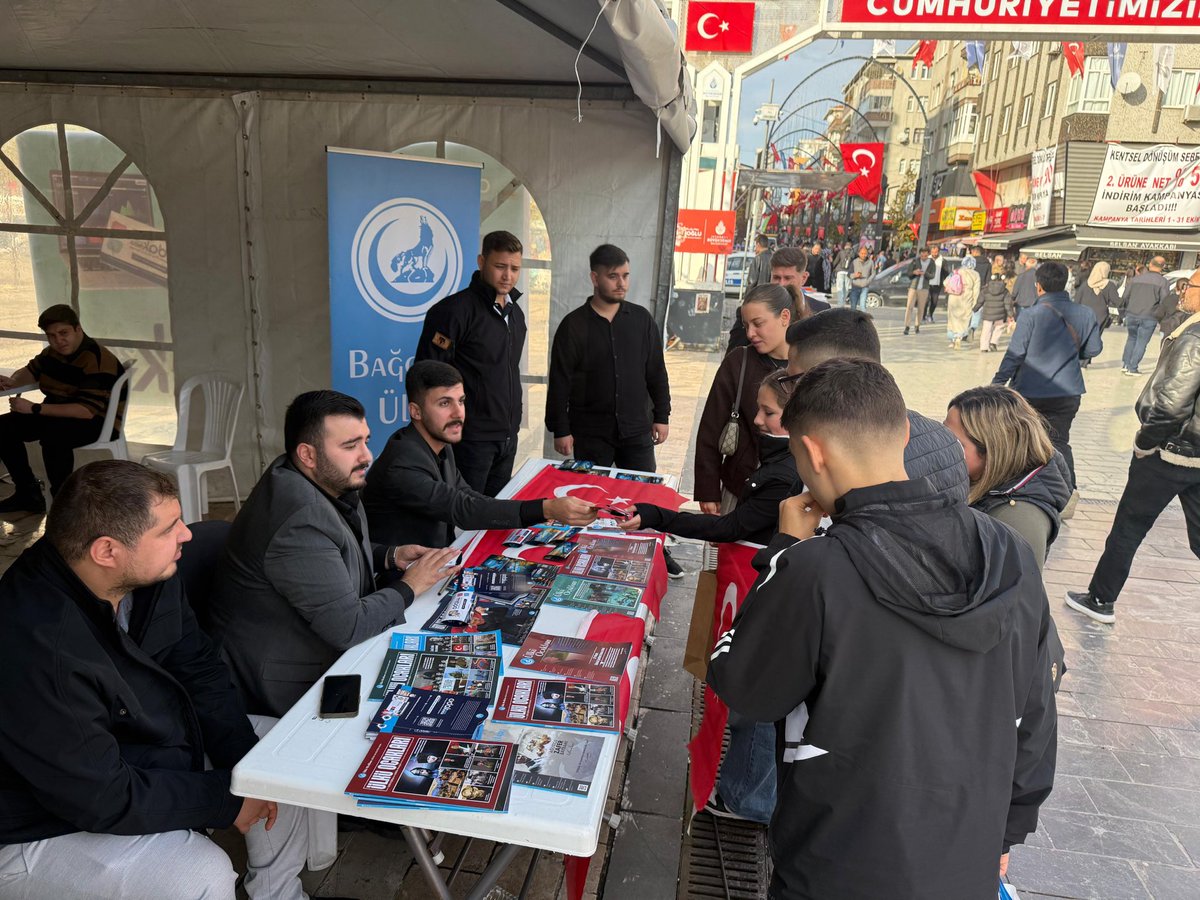 Bağcılar Ülkü Ocakları olarak Genel Merkezimiz tarafından hazırlanan Odak2023 ve Uzem çalışmalarının Ocak Başkanımız  Sn. Ramazan KOÇ ile birlikte tanıtımını gerçekleştirdik.  
Çadırımızı ziyaret eden Milliyetçi Hareket Partisi ilçe başkanımız Sn. Onur Yeşil’e teşekkür ederiz.