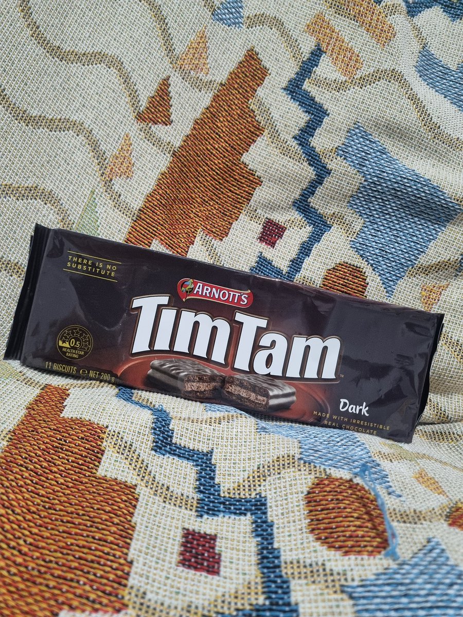 aduunk's tweet photo. Cemilan legend sih mnrt ane, karna  cara makannya yg unik   🤤 #timtam #nostalgia https://t.co/svsaOxV4U6