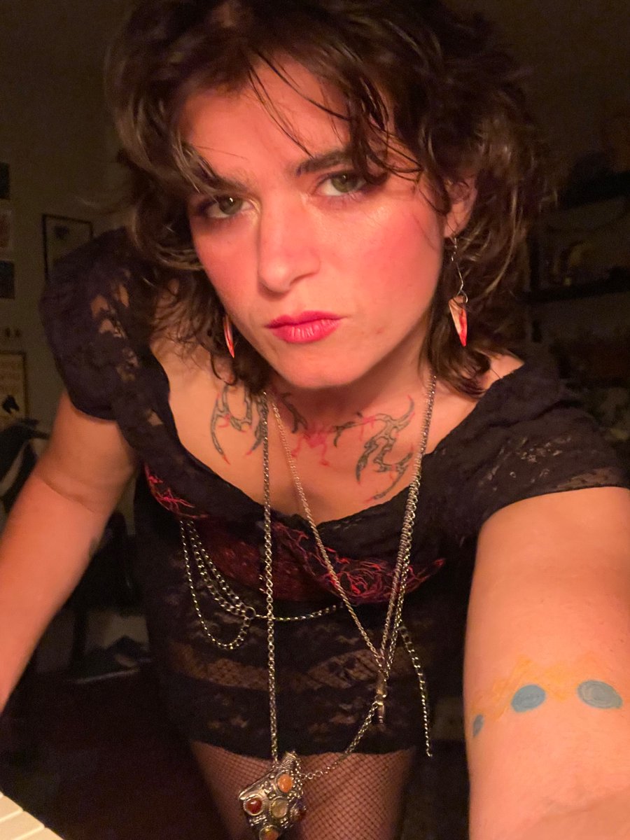 tricksythieves's tweet image. as if you could out slay me