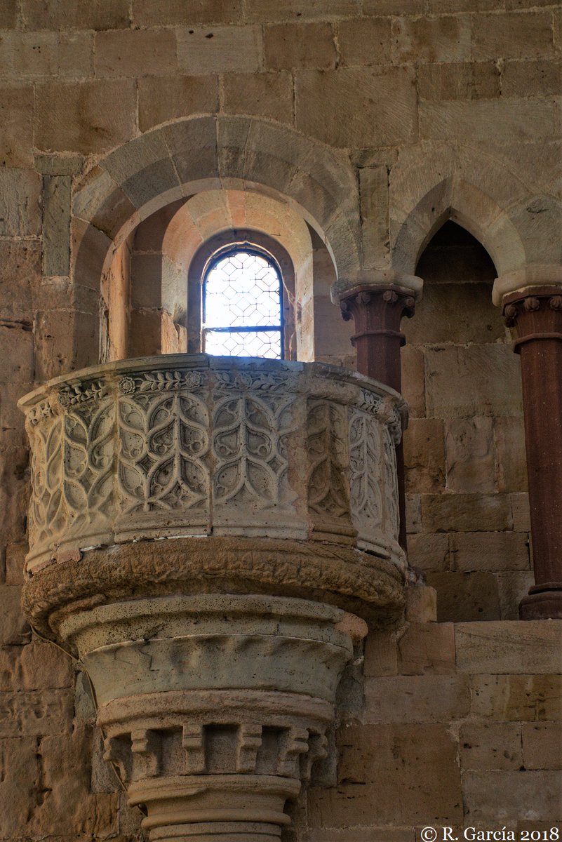 Monasterio Cisterciense de Santa María de Huerta. Soria. Refectorio de los monjes. Se trata de una tremenda sala de 38 x 13 metros que abre a la panda norte del claustro gótico. Púlpito.
<a href="/LaHuellaRomnica/">La Huella Románica</a> <a href="/CantRomanica/">Cantabria Románica</a> <a href="/aop_org/">aop_org</a>