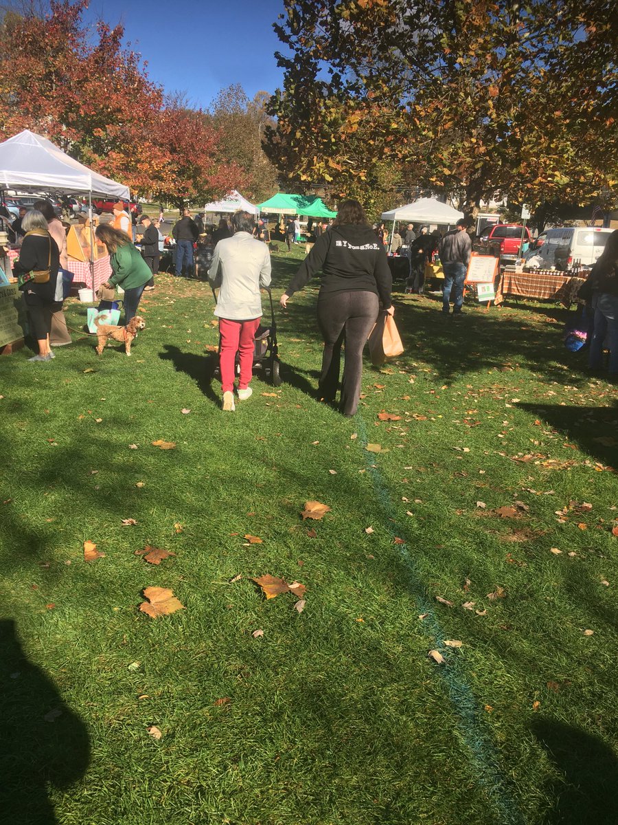 Stopped by the New Milford Farmers market located on the northern green - opened till noon! 
After your visit, stop by our wonderful stores, and award winning restaurants! 
New Milford Proud and Strong ! #NewMilfordCT <a href="/nmgreenwave/">Pete Bass</a>