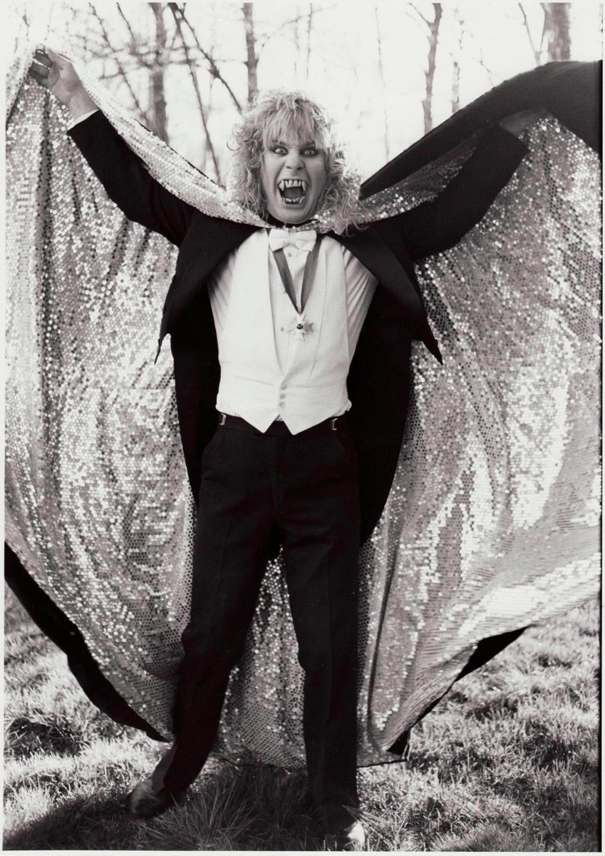 OzzyOsbourne's tweet image. 6 Days Until Halloween
📸: @MarkWeissguy