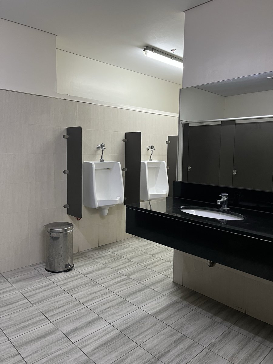 intosidefun's tweet image. Sa katabing establishment naman nung previous post ko, medyo tago yung cr na to at walang katao tao, wala rin naka trip 😅

#crfun #crtrip #publiccr #publicfun #alterph #jakolph #outdoorfun #altermakati #alterayala