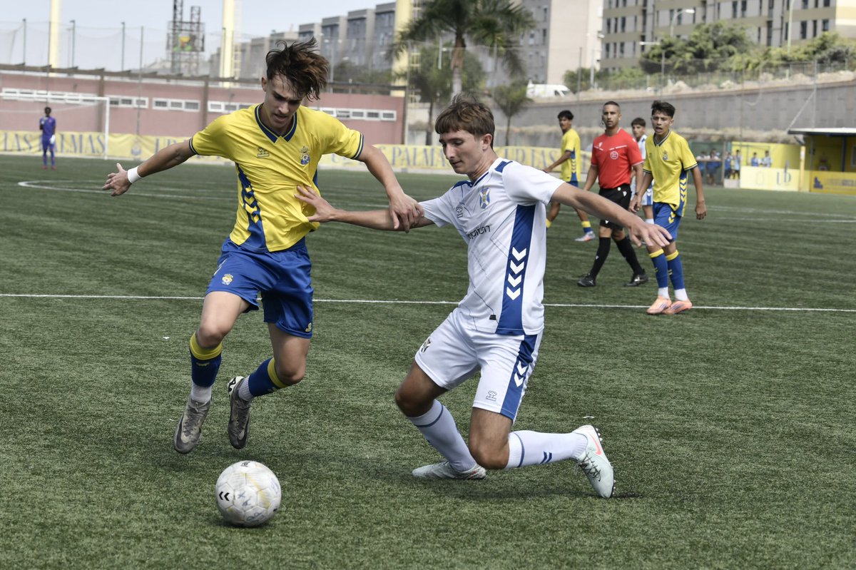 CdtCantera's tweet photo. 👏🏼 El #CadeteCDT suma un nuevo punto en su visita a Gran Canaria ⚪🔵.

🆚 @UDLP_Cantera
🟰 1-1
👟⚽ Jonás

📷 #UDLasPalmas

#CanteraCDT @CDTOficial #CanteraCDT #LaBregaNosUne #DISAFÍO https://t.co/WpqGOcs7i3