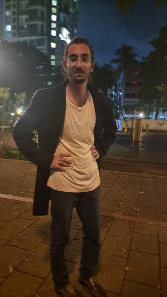 umergopalani's tweet photo. I have been trying to call 100 for the past one hour, but the line is not connecting.
A foreign citizen is harassing people at August Kranti Maidan.
Please send police personnel immediately before any untoward incident occurs.@MumbaiPolice @GamdeviPS https://t.co/SPts3VQ6Tu