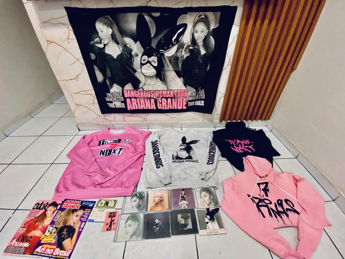 llucassn_'s tweet photo. A música e a luz da Ariana entraram na minha vida de forma inexplicável, ela é inspiração para tudo, na forma de ver o mundo, de sonhar e até de me expressar. 

E agora, ter essa oportunidade significa muito pra mim. Por favor, me levem! 🥺

@infoari 
#ArianatorsNaPremiere https://t.co/TgnWvezitF