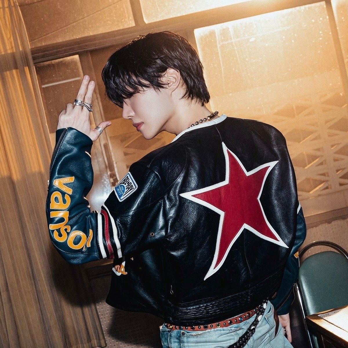 "SPAGHETTI (feat. #JHOPE of BTS)" by #LESSERAFIM debuts at #22 on Global Spotify with 2,701,839 streams!