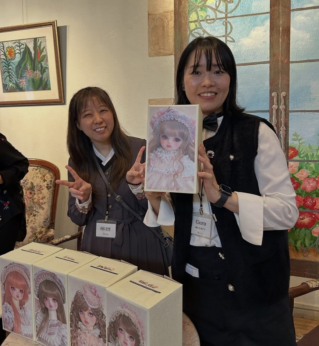 너무도 보고픈 점장님과 씨에라님 ㅠ..ㅜ
상냥한 스태프님들, 부장님♡
금손 디자이너 분들...
진심 인사하고 즐기고팠는데!!!!
부디 내년에도 이벤트 해주세요
제에에에에발 ㅠ..ㅠ
instagram.com/p/DQOxzs2E3E6/…