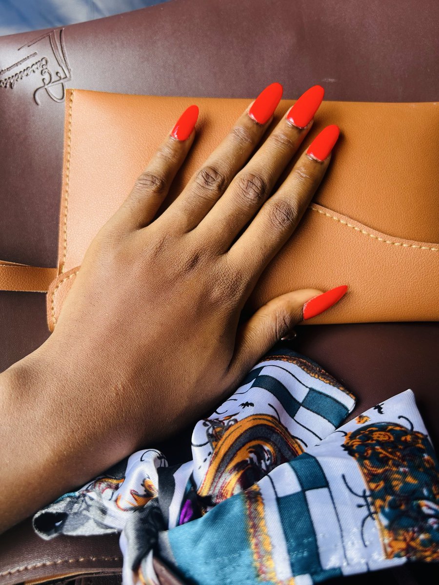 techyassistant's tweet image. NOT SO UNPOPULAR OPINION:

Fixing nails will make you slow, unproductive, very careful and uncomfortable.

Because why am I eating eba with spoon? I can’t even mold eba 😭.