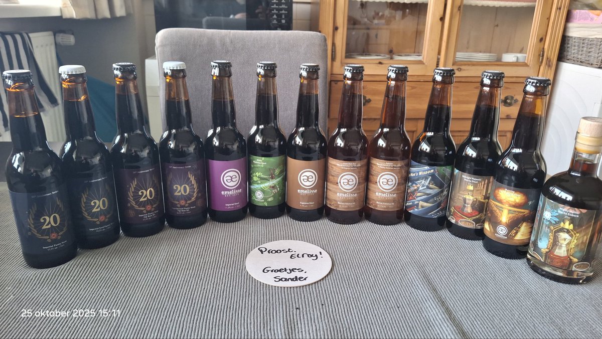 BenschopElroy's tweet photo. 🧵1-4
20th Anniversary Celebration
Box🥳 from Brouwerij #Emelisse #Goes 🍻🇳🇱
After contact, I had the blond barleywine replaced by stout and IJsbock
Now a #beerbox with only #stout & #Eisbock 28% 🥰
@keefmullin lekker man😋👌
#cheers 🍻 https://t.co/wW0ZpereQl