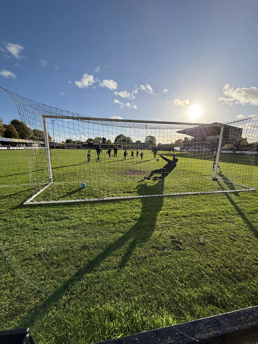 PeterLyth's tweet image. Class from @RuncornLinnets subs having a half time kickabout with @SRFCofficial mascots. How football should be.