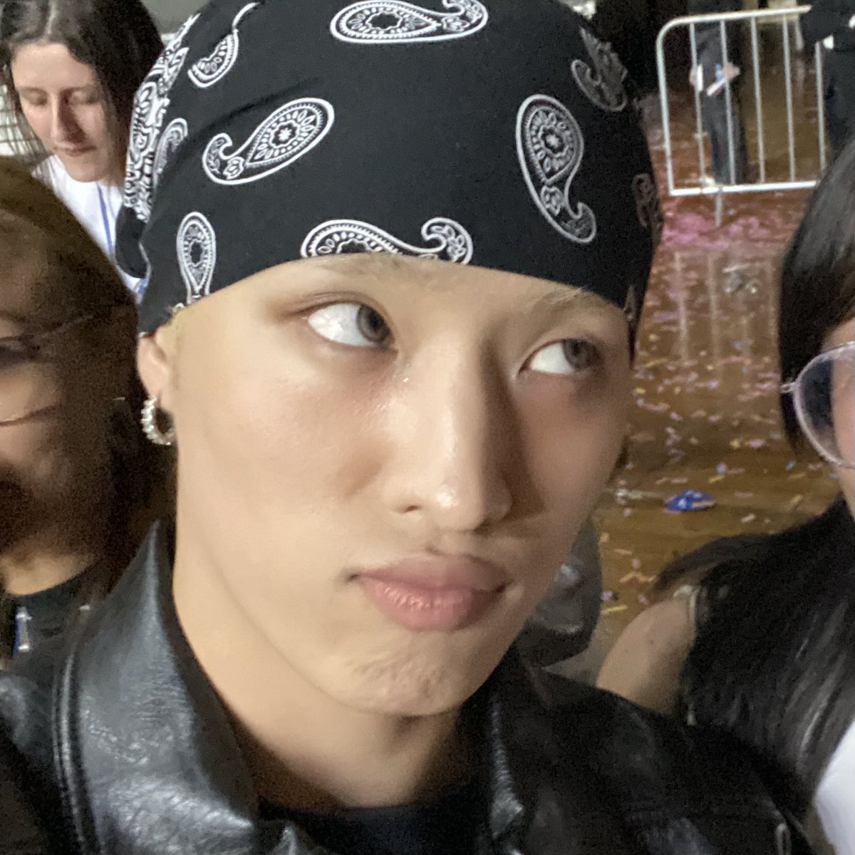 herosoupie's tweet image. a foto que eu pedi pro keeho 🙄