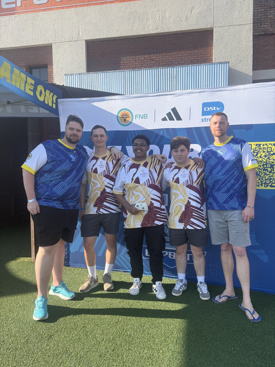 It’s a privilege taking a pic with one of the biggest voices in the SA rocket league community 🤍<a href="/ThatBromeo/">TheBromeo</a> 🙏🏽