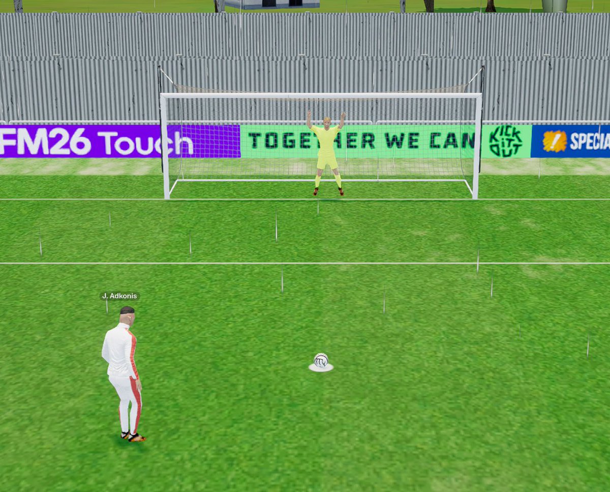 Bro didnt even care to change before going on the pitch xD #FM26 

And why no goalie has gloves on ever, great game