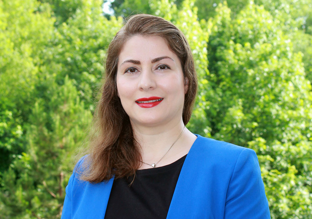 👏🎨 Congrats to <a href="/USCLancaster/">USC Lancaster</a>'s Dr. Sahar Aghasafari on receiving the <a href="/UofSC/">University of South Carolina</a> Garnet Apple Award for Teaching Innovation! Her creative approach to art education is inspiring students across <a href="/PalmettoCollege/">USC Palmetto College</a>. bit.ly/48GXrwV #PalmettoCollege #USCL #IntlArtistsDay #UofSC