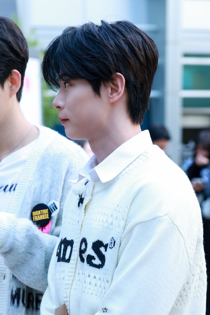 251025 옥스팜 슈퍼라이브

차니차니는 옆태도 귀여움 🐶

#루시 #LUCY #신예찬 #예찬