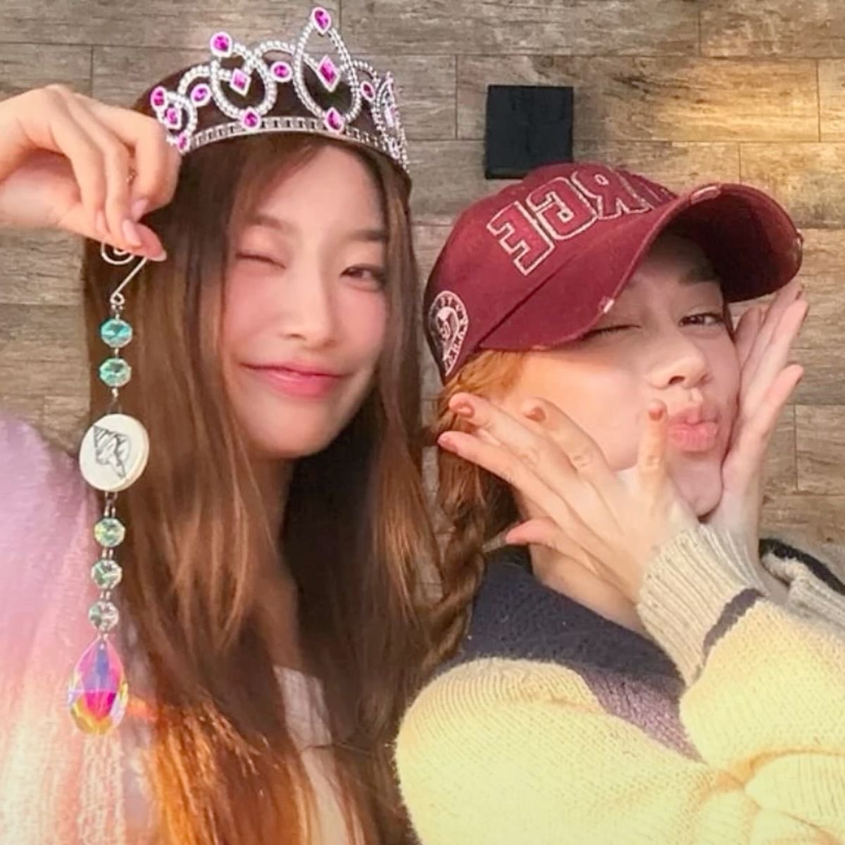 avaniguts's tweet image. feliz aniversário para a melhor amiga que eu poderia ter. te amo pra sempre bibi! 💋
@hlprts.