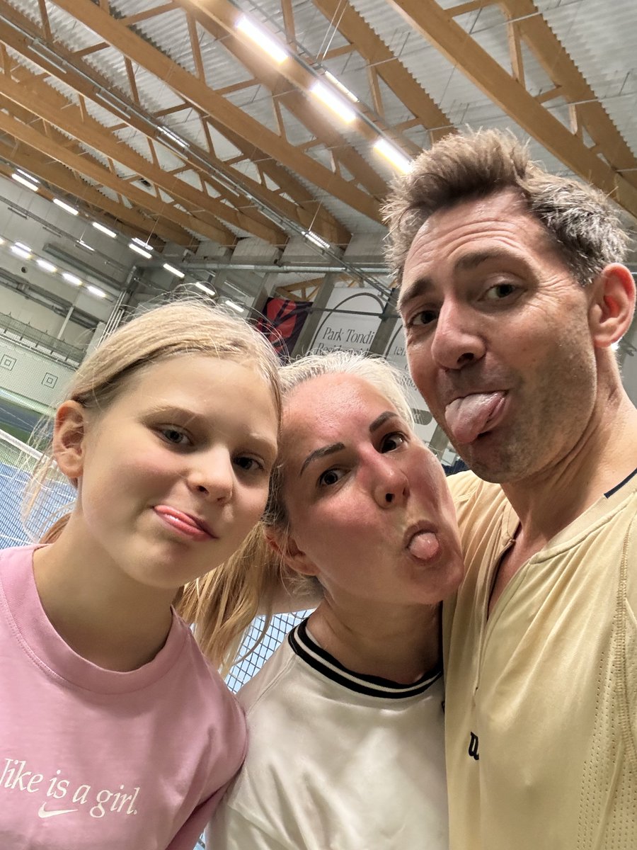 Afternoon tennis with these lovelies 💖 🎾 #wife #stepdaughter #tennis
