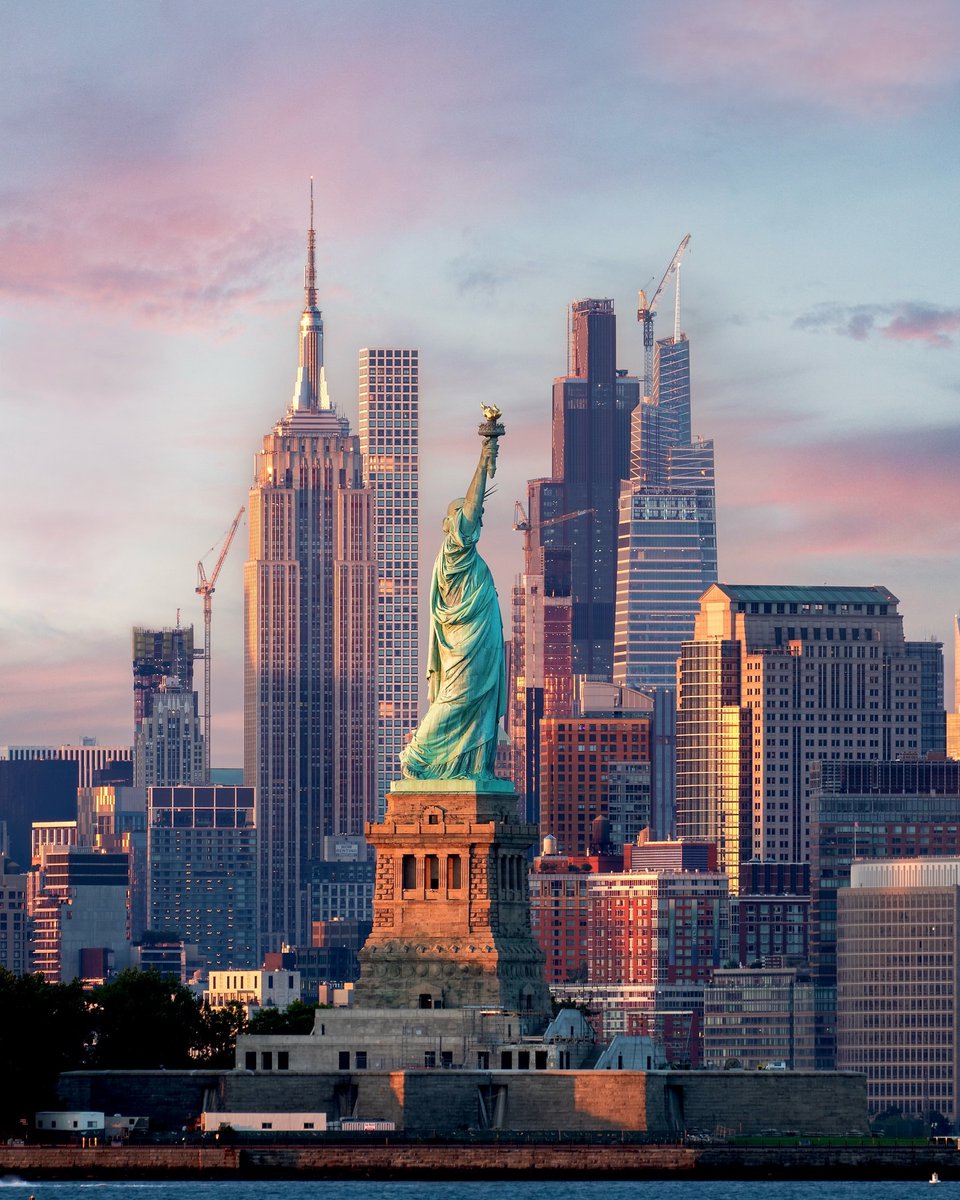 Keeping an eye on Lady Liberty

📷: <a href="/DanTVusa/">Dan Martland</a>