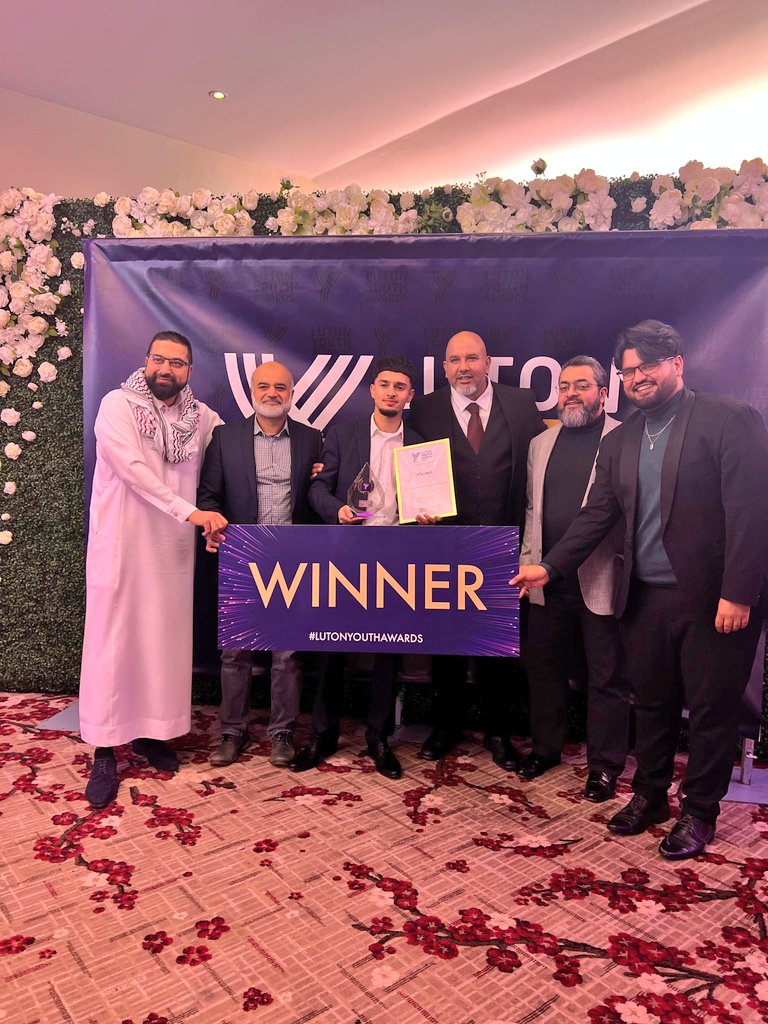 lutonyouthaward's tweet photo. Huge congrats to Wajahat Nawaz, the Luton Youth Awards 2025 Innovative Young Person of the Year! His ideas are brilliant.
Shout-out to finalist Anniyah Khan!
Thanks to @LutonSixthForm for sponsoring! #LutonInnovation #YouthAwards https://t.co/KLQgyvFUe4