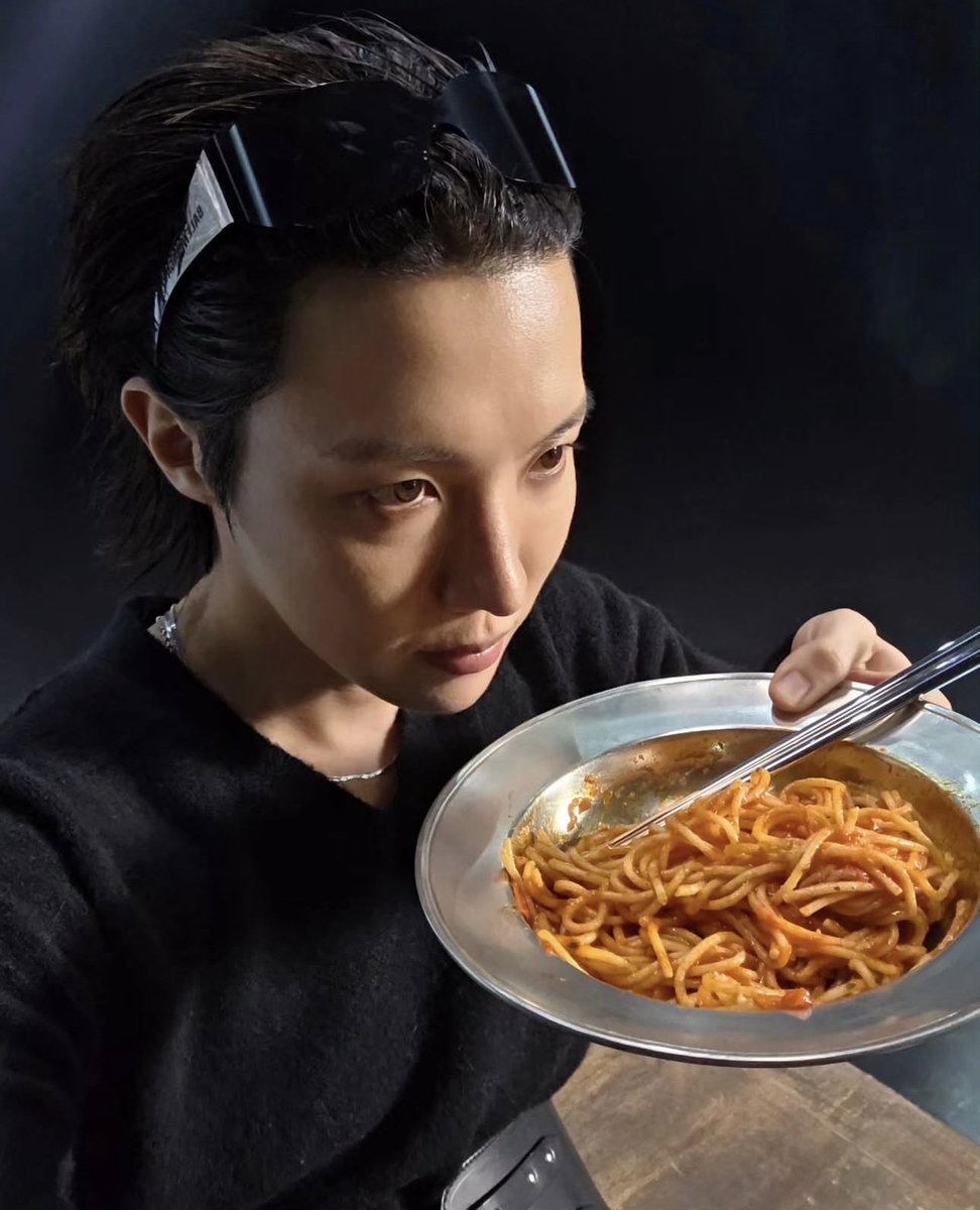 #LE_SSERAFIM "SPAGHETTI (feat. j-hope of BTS)" debuts at #170 on US Spotify with 346,893 streams 🇺🇸