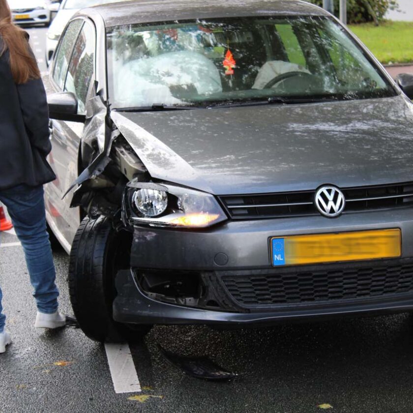 Schade na botsing op kruising Heemsteedse Dreef
