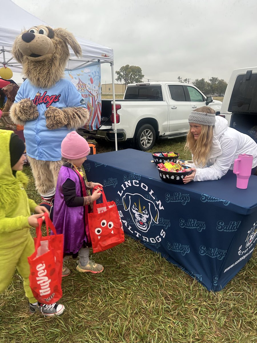 LNK SPOOKY NIGHT 💯 Despite the weather, we all had a great night! Thank you <a href="/LNKairport/">Lincoln Airport</a> for a great trunk or treat event!