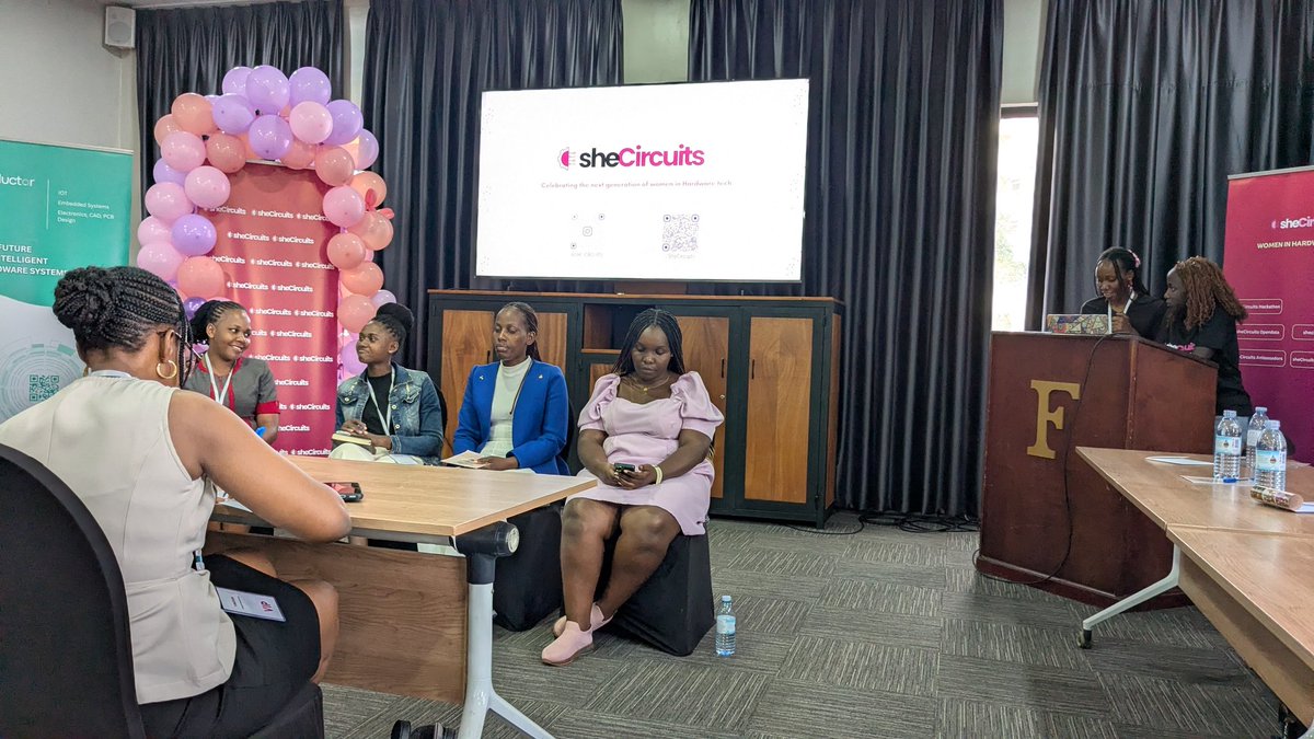ZiyadaKA_'s tweet image. At the @shecircuits launch 🎉

@lailah_grant 
@FundiBots