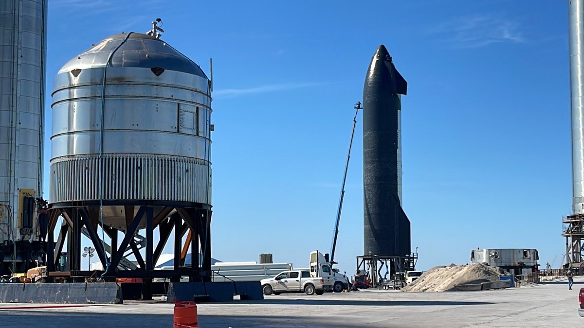 JoeTegtmeyer's tweet image. I was looking back at some pictures I took at Starbase 4 years ago just after the time when @SpaceX won the HLS contract from @NASA (&amp;amp; after months of @blueorigin contesting the selection process, which added more delays to the start of development). 

I think people forget how…