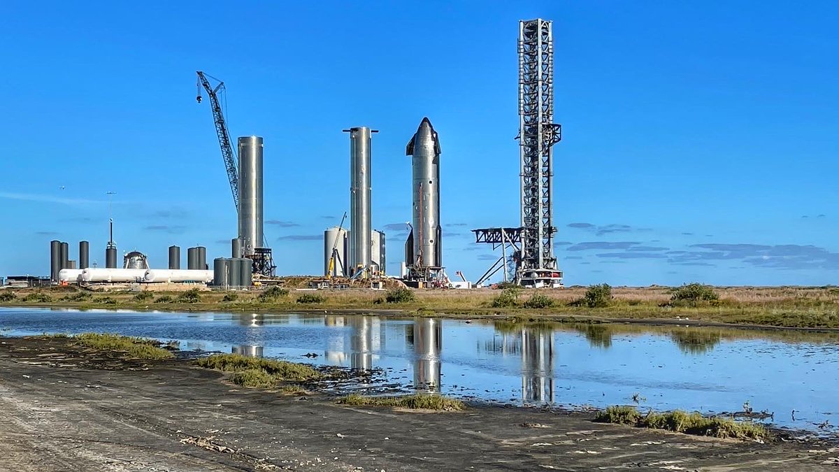 JoeTegtmeyer's tweet image. I was looking back at some pictures I took at Starbase 4 years ago just after the time when @SpaceX won the HLS contract from @NASA (&amp;amp; after months of @blueorigin contesting the selection process, which added more delays to the start of development). 

I think people forget how…