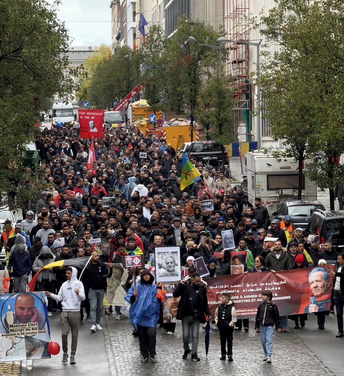 Hundreds of people demonstrated in Brussels today for the release of the Riffian political prisoners. #Hirak #Zefzafi