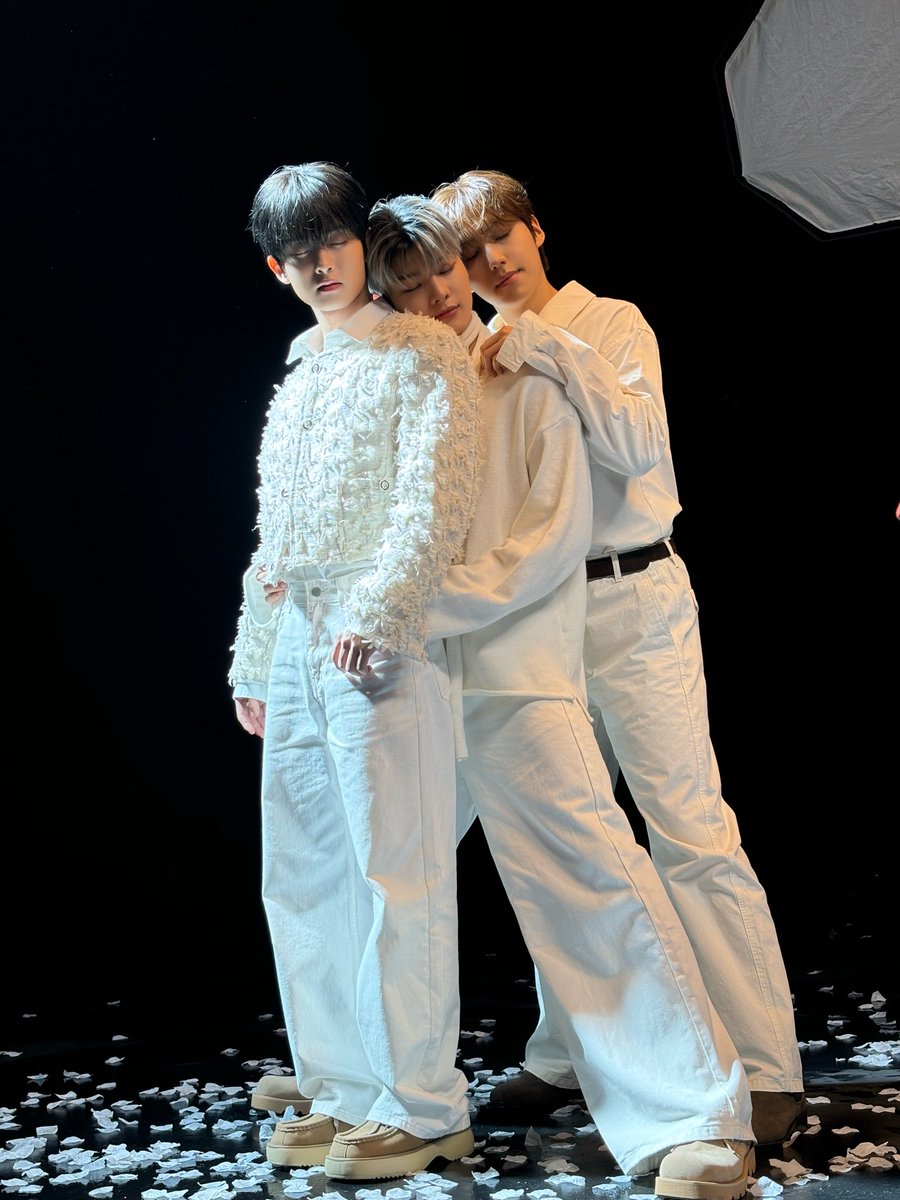 은상이형의 HBD!!🎊🎉🎂
축하해욤

#시온 #SION
#따스한_햇빛같은_은상이의_생일