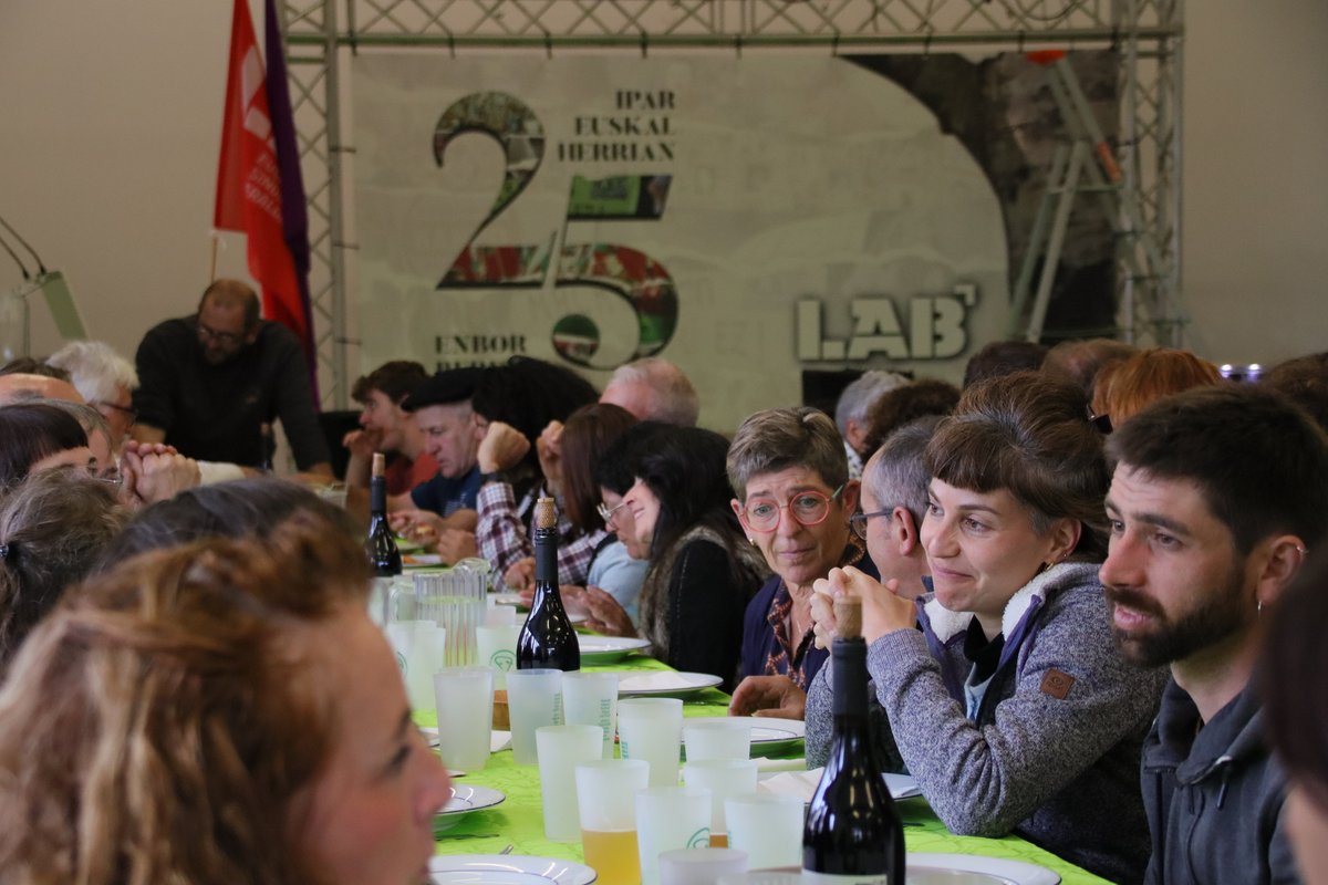 🎉25 urteren ondoren, Ipar Euskal Herrian zabaltzen jarraitzen dugu. Belaunaldi desberdinetako kideak elkartu eta sindikatuaren ibilbidea, mugarriak eta erronkak aztertu ditugu gaur Lekornen, baita egindakoa eta egingo duguna gogotik ospatu ere.  

🔗labur.eus/cxefknyx