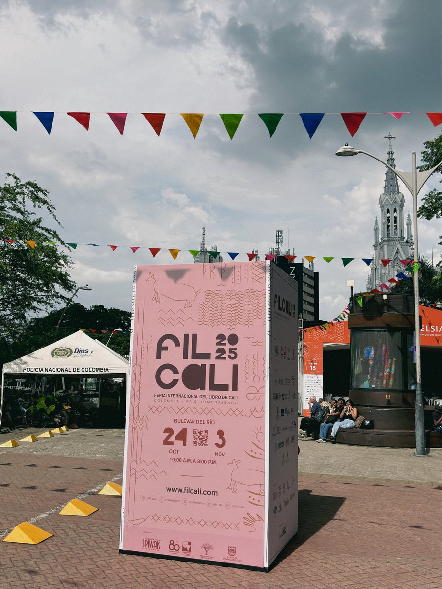 Editorial Universidad El Bosque (@editorialueb) on Twitter photo #Agéndate 📖 Los #LibrosUEB también están en la @fil_cali 2025. Encuéntranos en las siguientes ubicaciones:
📍 <a href="/Aseuc_Colombia/">Libros Universitarios</a> | Carpa 24
📍 <a href="/somossiglo/">Siglo | las formas del pensamiento</a> | Carpa Juan Camilo Sierra
📍 <a href="/AbisiniaReview/">Abisinia Review</a> | Carpa 1
📍 <a href="/malpensante/">El Malpensante</a> | Carpa 16
🗓️ 24 oct. — 3 nov.
🎫 Entrada libre #Agéndate 📖 Los #LibrosUEB también están en la @fil_cali 2025. Encuéntranos en las siguientes ubicaciones:
📍 <a href="/Aseuc_Colombia/">Libros Universitarios</a> | Carpa 24
📍 <a href="/somossiglo/">Siglo | las formas del pensamiento</a> | Carpa Juan Camilo Sierra
📍 <a href="/AbisiniaReview/">Abisinia Review</a> | Carpa 1
📍 <a href="/malpensante/">El Malpensante</a> | Carpa 16
🗓️ 24 oct. — 3 nov.
🎫 Entrada libre