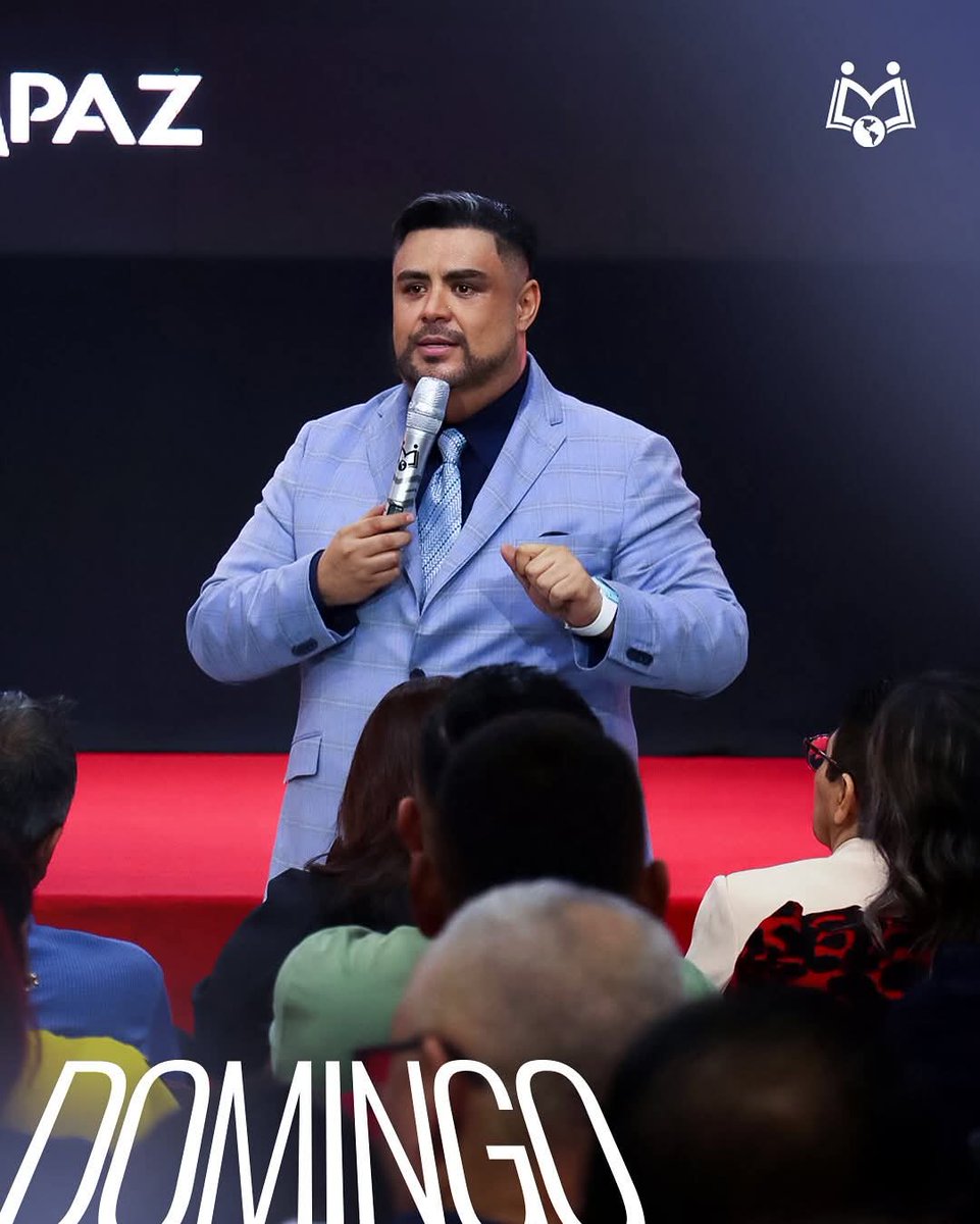 Este pastor se pela al usar Photoshop en sus fotos. El tipo está todo calaceado y en sus publicaciones en Facebook aparece impecable. No se pelen, Dios los ama tal cual eres 🙂