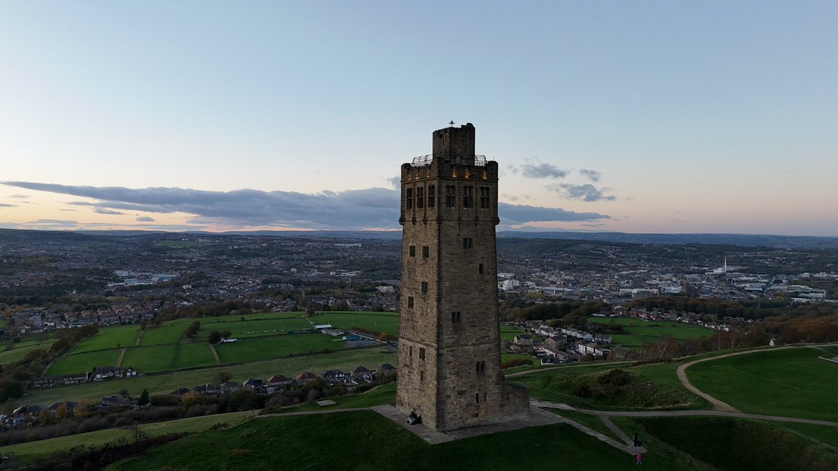 AndyKershaw's tweet photo. @Hudsonweather got some great pics of castle hill today https://t.co/q3kCEdbOia