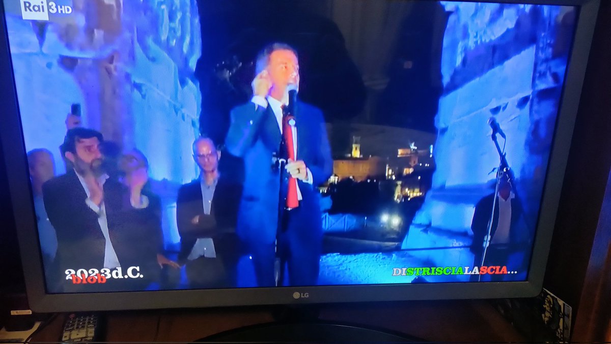 unoenessunoe's tweet image. Sempre dalla parte sbagliata. #Renzi #blob