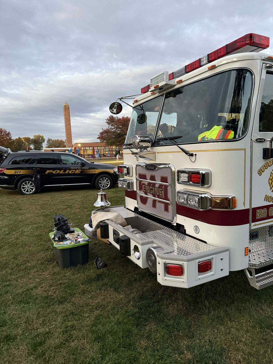 SusquehannaHose's tweet photo. Engine 514 attended the Havre de Grace Elementary School Trunk or Treat on Thursday evening. It was a great event & we appreciate the invite!! #SHCo #HavredeGrace #HdG https://t.co/zSGbaxTrBT
