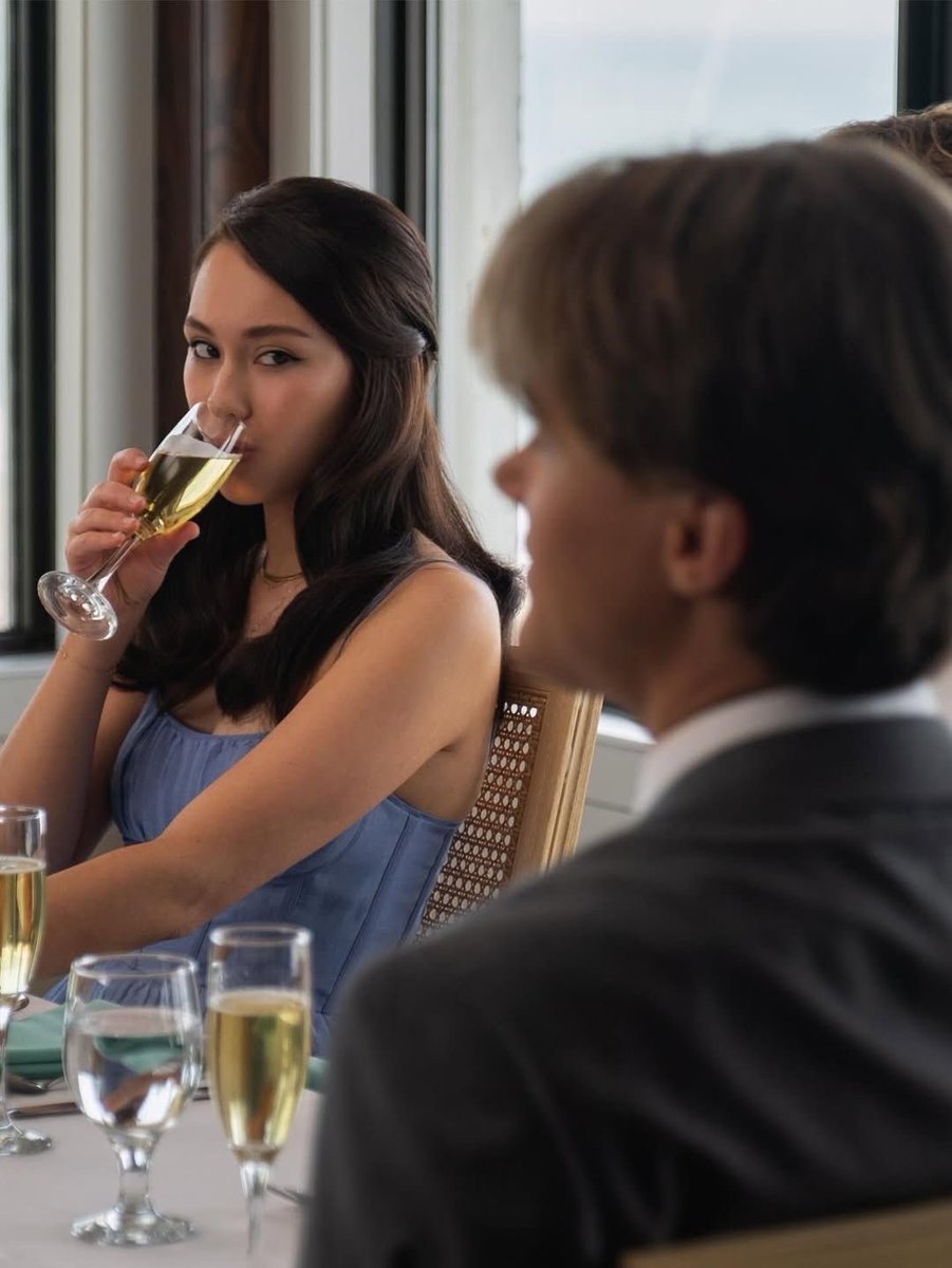exiyiiu's tweet photo. belly’s delulu ass really thought she could marry jere while stealing glances like this at conrad IJBOLLL https://t.co/RIG0Cozz3D