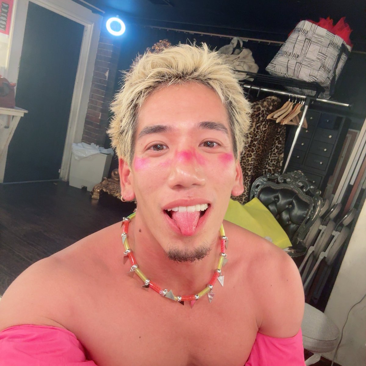 クイーンさんがピンクメイクしてくれた😳