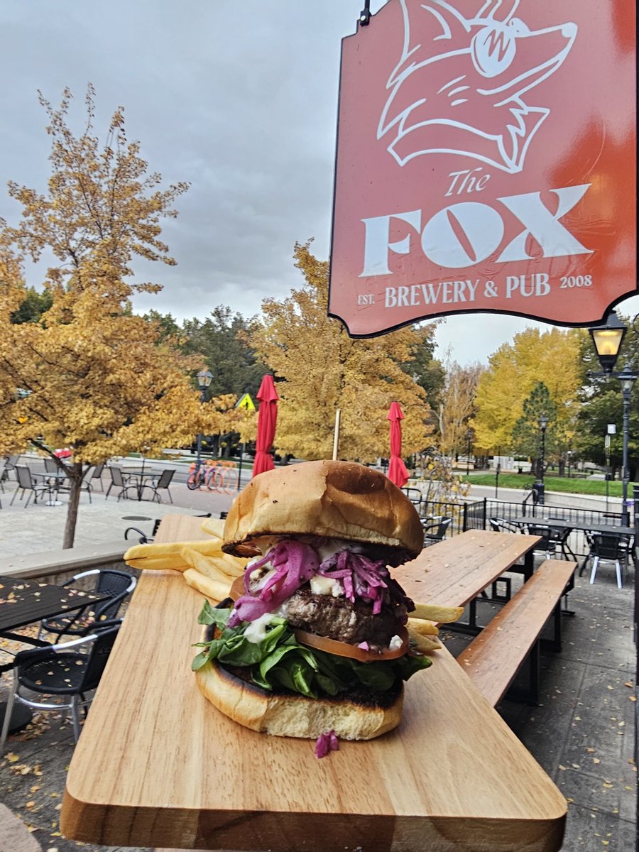 foxbrewpub's tweet photo. Saturday Special Alert! 🍔🔥 Introducing our Grilled Lamb Burger: tender lamb on a toasted bun with fresh spinach, juicy tomatoes, crumbled feta cheese, tangy pickled red cabbage, and a drizzle of creamy garlic aioli (artfully poured for that perfect mess). Come try it out! https://t.co/xh5Tevn34x