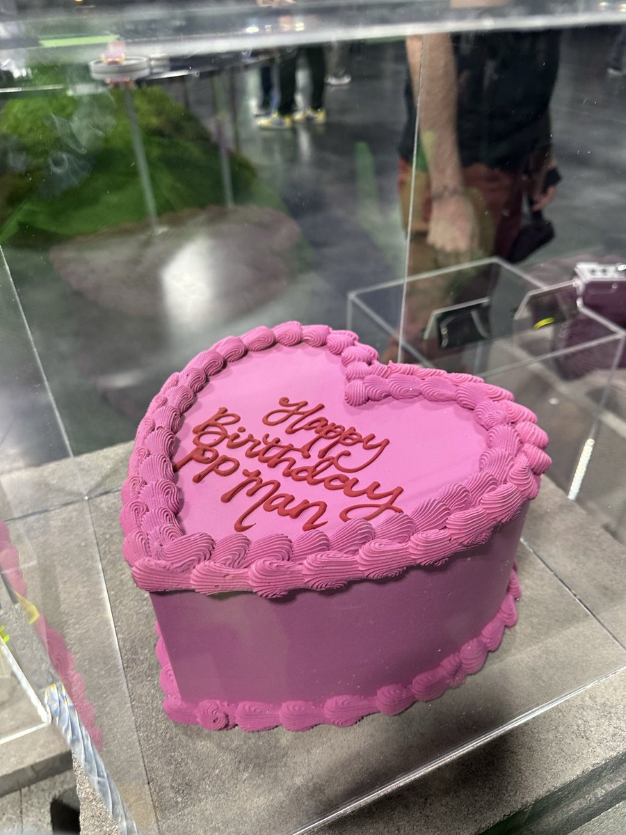 hi <a href="/BoredApeYC/">Bored Ape Yacht Club 🍌</a> and <a href="/_PPMan_/">PPMan 🦍</a> how do i buy this? can we make a trade 🥺👉👈