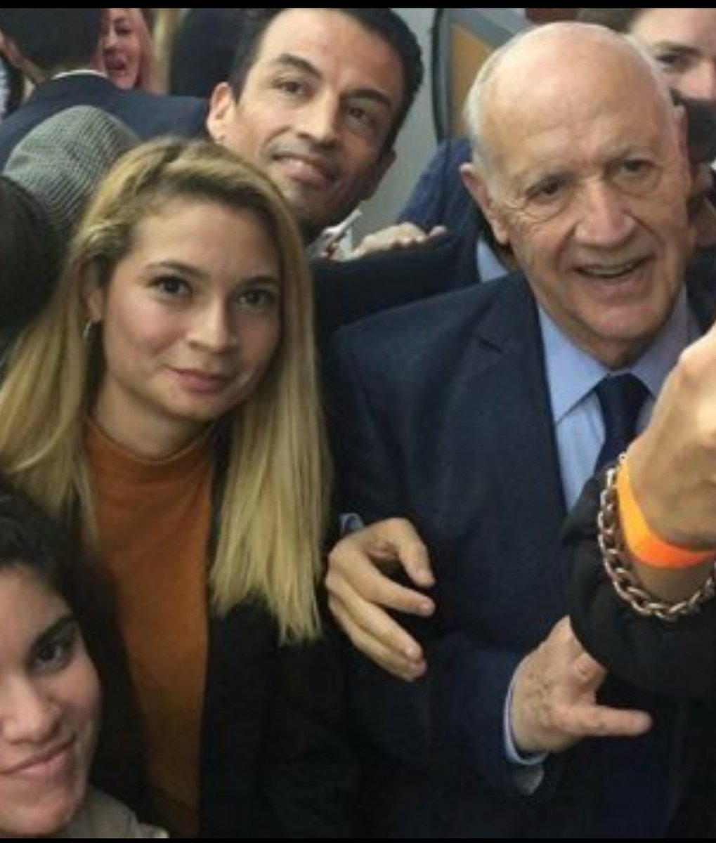 AzulgranaBasket's tweet image. Reunión de Comisión Directiva 

Belén Lugones .......

Hija de Raúl Lugones quien fuera referente Radical de Grand Bourg.
En el 2019 fue como primera candidata a concejal por consenso federal,  presidenta de la Juventud Radical de Malvinas Argentinas e integrante de la Juventud…